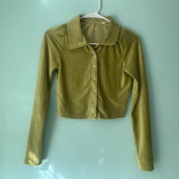 Pacsun velvet button up lime/olive green crop top🍃size small - Picture 2 of 3